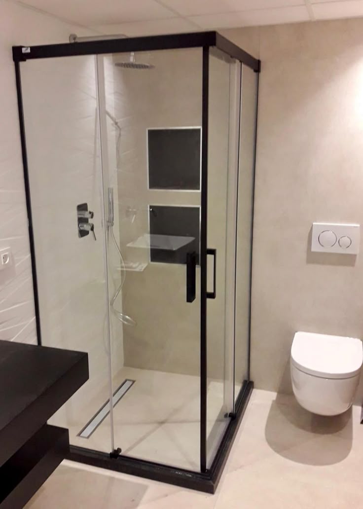 DIVISIÓN DE BAÑO EN L O ESQUINERA