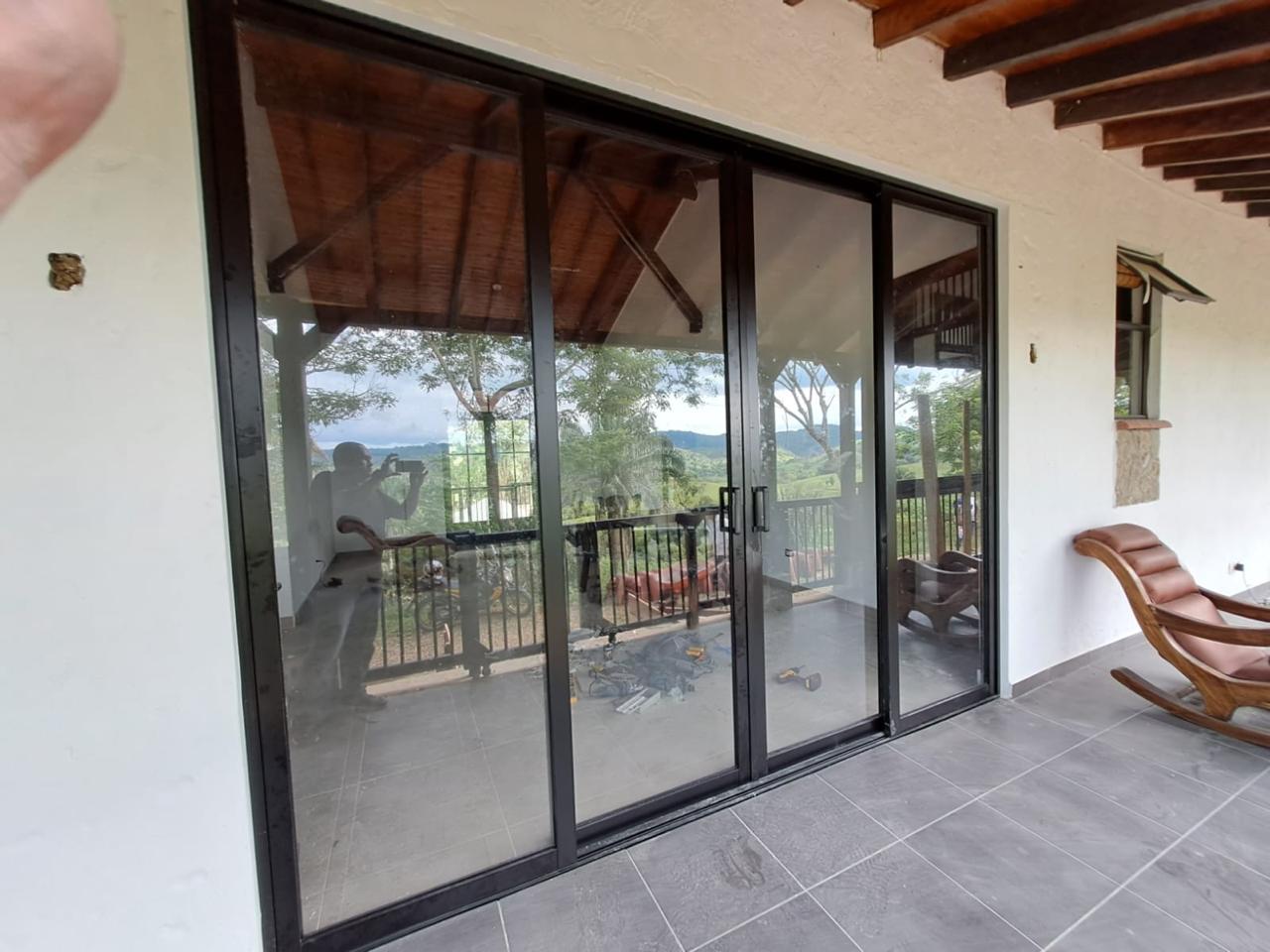 PUERTAS EN VIDRIO TEMPLADO